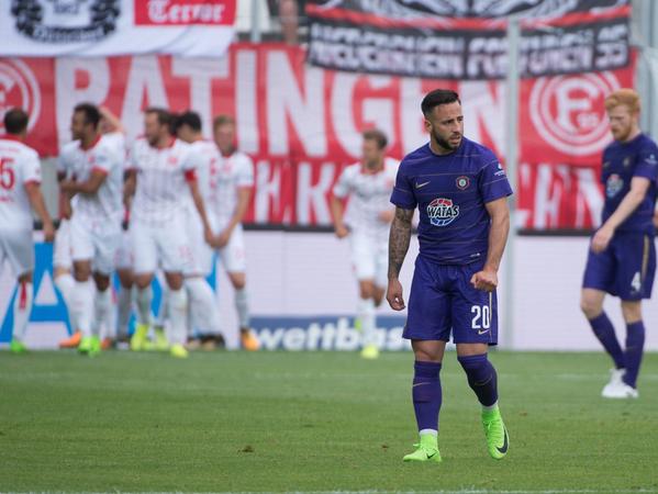 Enttäuschte Gesichter in Aue - Düsseldorf gewann mit 2:0 beim FC Erzgebirge.