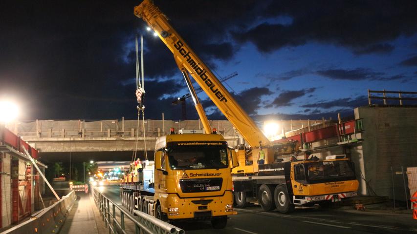 Schwabach: Neue Brückenträger für Rother Straße eingehoben