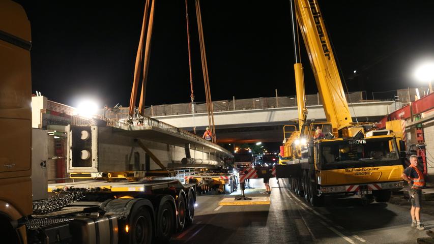 Schwabach: Neue Brückenträger für Rother Straße eingehoben  
