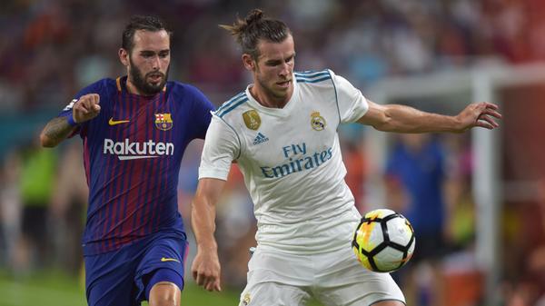 Schon wieder Weltrekord, schon wieder Real: 2013 verpflichtete der spanische Spitzenklub den Waliser für 100 Millionen Euro. Bale hatte zuvor bei den Tottenham Hotspur für Furore gesorgt und stieg nicht nur in die Riege der besten, sondern auch in die der populärsten Fußballer der Welt auf. Logisch, dass Real da mitspielt und verrückt viel Geld hinlegt. Gelohnt hat sich das vor allem in den ersten Jahren: Mit Bale im Kader gewannen die Königlichen die Champions League gleich mehrfach, inklusive Zaubertor im Finale 2018. Danach fiel der Waliser bei den Königlichen aber mehr und mehr in Ungnade, war zwischendurch an Ex-Klub Tottenham Hotspur ausgeliehen und beendete nach einem kurzen Intermezzo in Los Angeles seine Karriere.