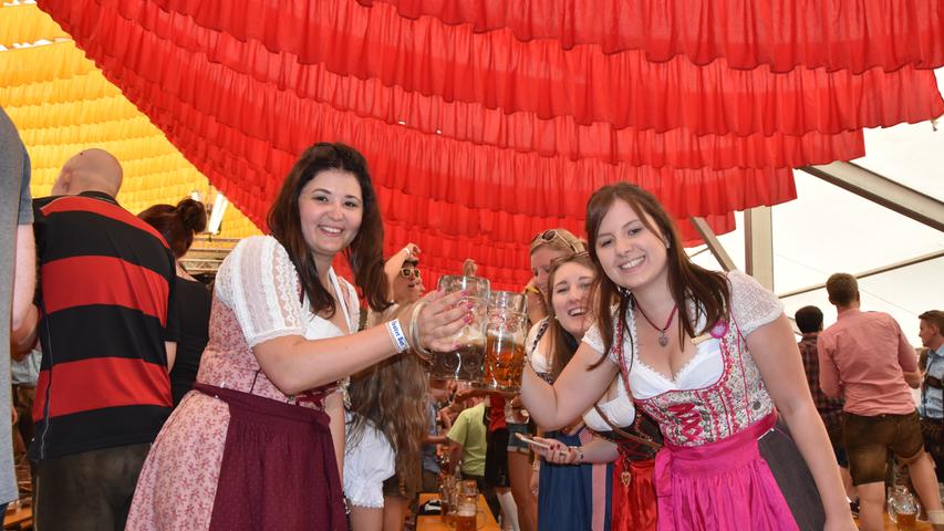 Party und Karussellspaß: Der Burgfestmontag in Hilpoltstein