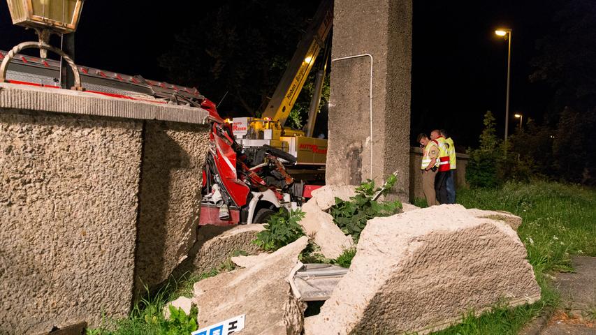 Coburg: 20-Jähriger stirbt bei Unfall in Feuerwehrauto