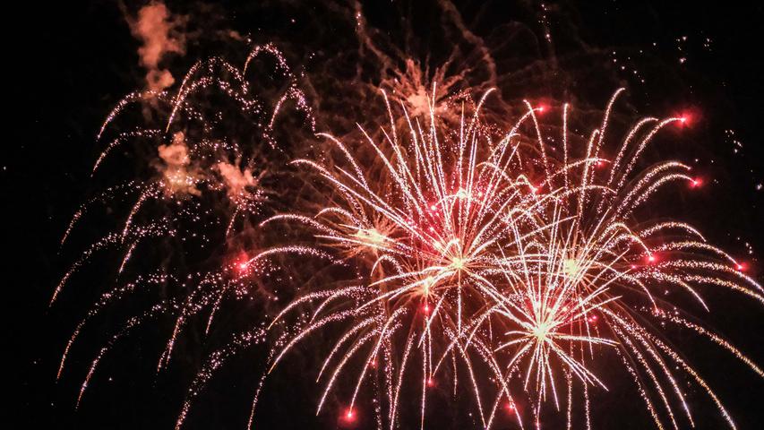 Ein letztes Mal Burgfest feiern: Feuerwerk und Festzelt am Montagabend