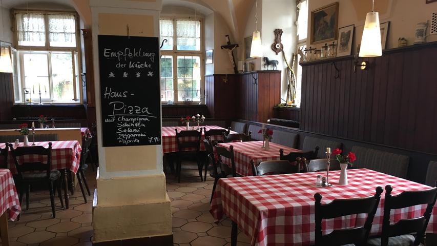 Heute betreibt Bauer einen Biergarten und ein im ehemaligen Speisesaal des Klosters untergebrachtes Restaurant. Er ist durch und durch Wirt.