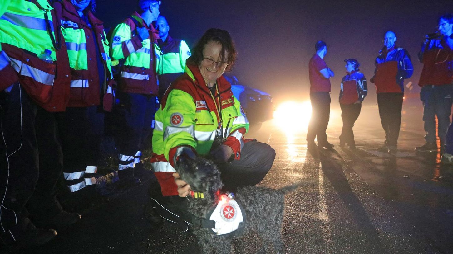 Pottenstein: Rettungshund Bine findet Pilzesammler Pottenstein: Rettungshund Bine findet Pilzesammler