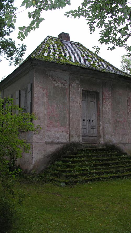 Ein verwunschene Ort: Das ehemalige Badehaus liegt idyllisch nahe der Altmühl und wird heute auch gerne für Festivitäten genutzt.