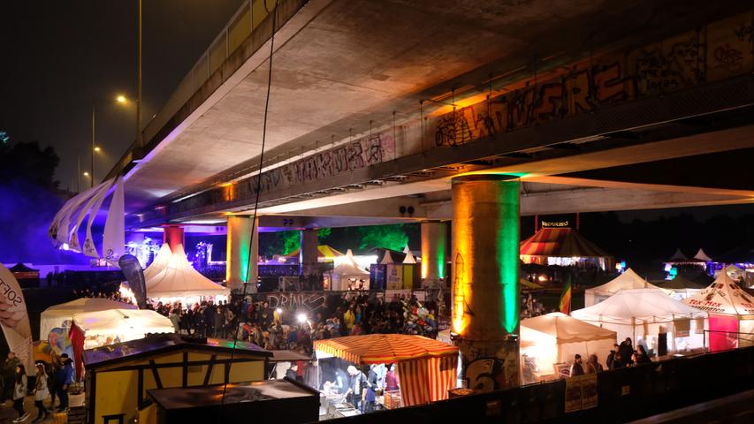 Bässe unter Beton: Der Freitag auf dem Brückenfestival