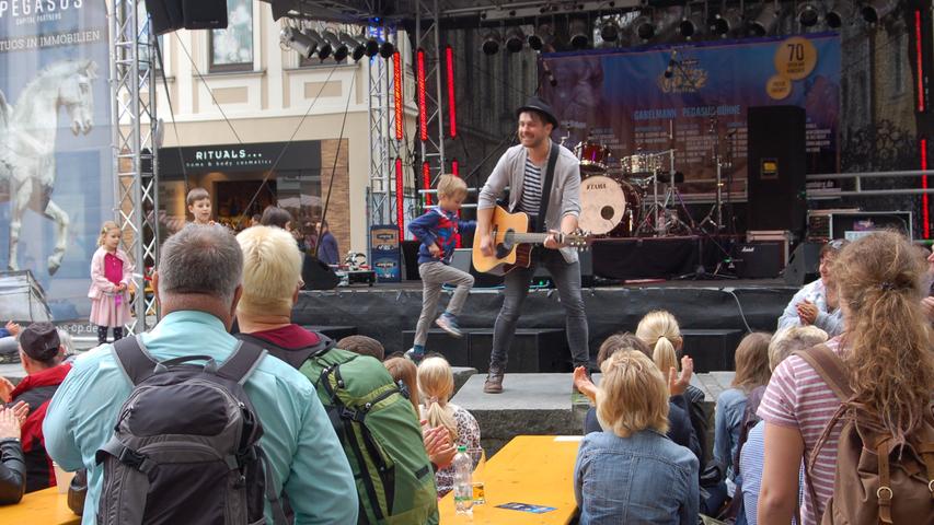 Die Künstler des 11. Blues- und Jazzfestivals in Bamberg sorgten auch am Samstag für eine große Portion gute Laune, Rhythmus-Gefühl und Tanzmotivation bei den zahlreichen Zuschauern.