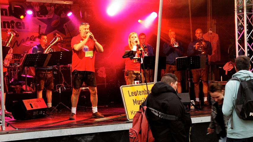 Bieranstich im Regen: Ebermannstädter Altstadtfest eröffnet