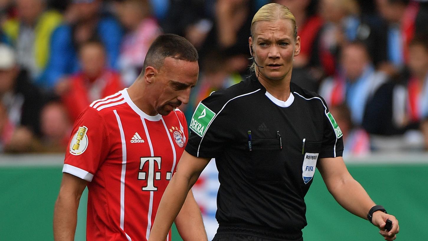 Kurz vor ihrem Bundesliga-Debüt pfiff Bibiana Steinhaus erstmals ein Spiel des FC Bayern München.