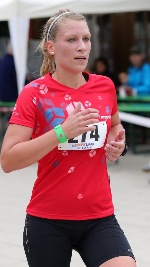Annika Ehrhardt (Team Memmert) wird Dritte beim Hauptlauf der Damen.