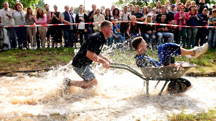 Riesengaudi bei der Unterfarrnbacher Kärwaburschen-Olympiade