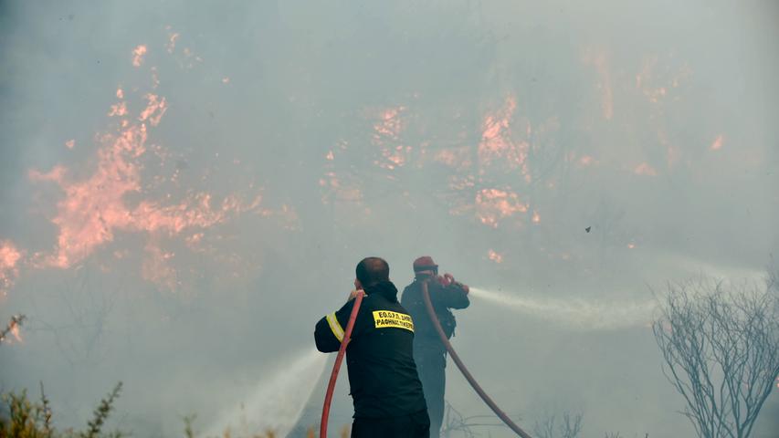 Außer Kontrolle: Flammenmeer in der Ferienregion Kálamos