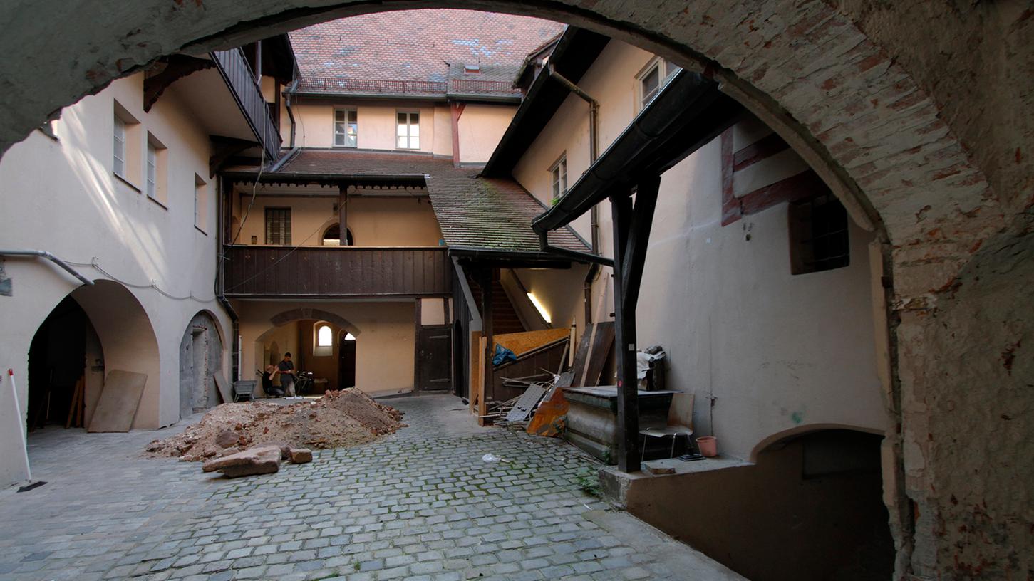 Bis Ende 2019 soll die gesamte Sanierung des mittelalterlichen Gebäudes im Schatten der Sebalduskirche abgeschlossen sein.