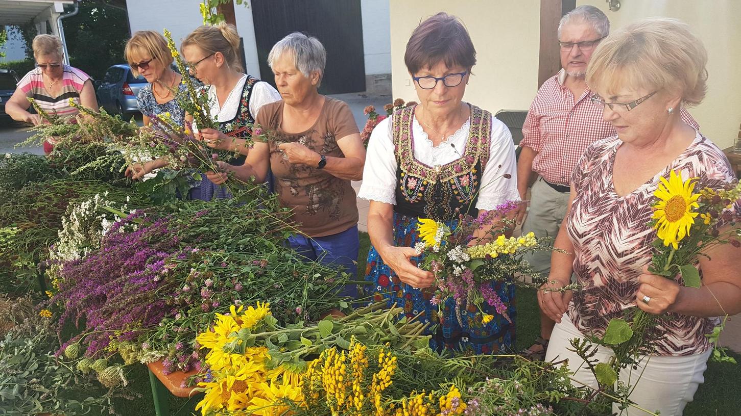 Heroldsbach: Würzbüschel gehören zur Tradition