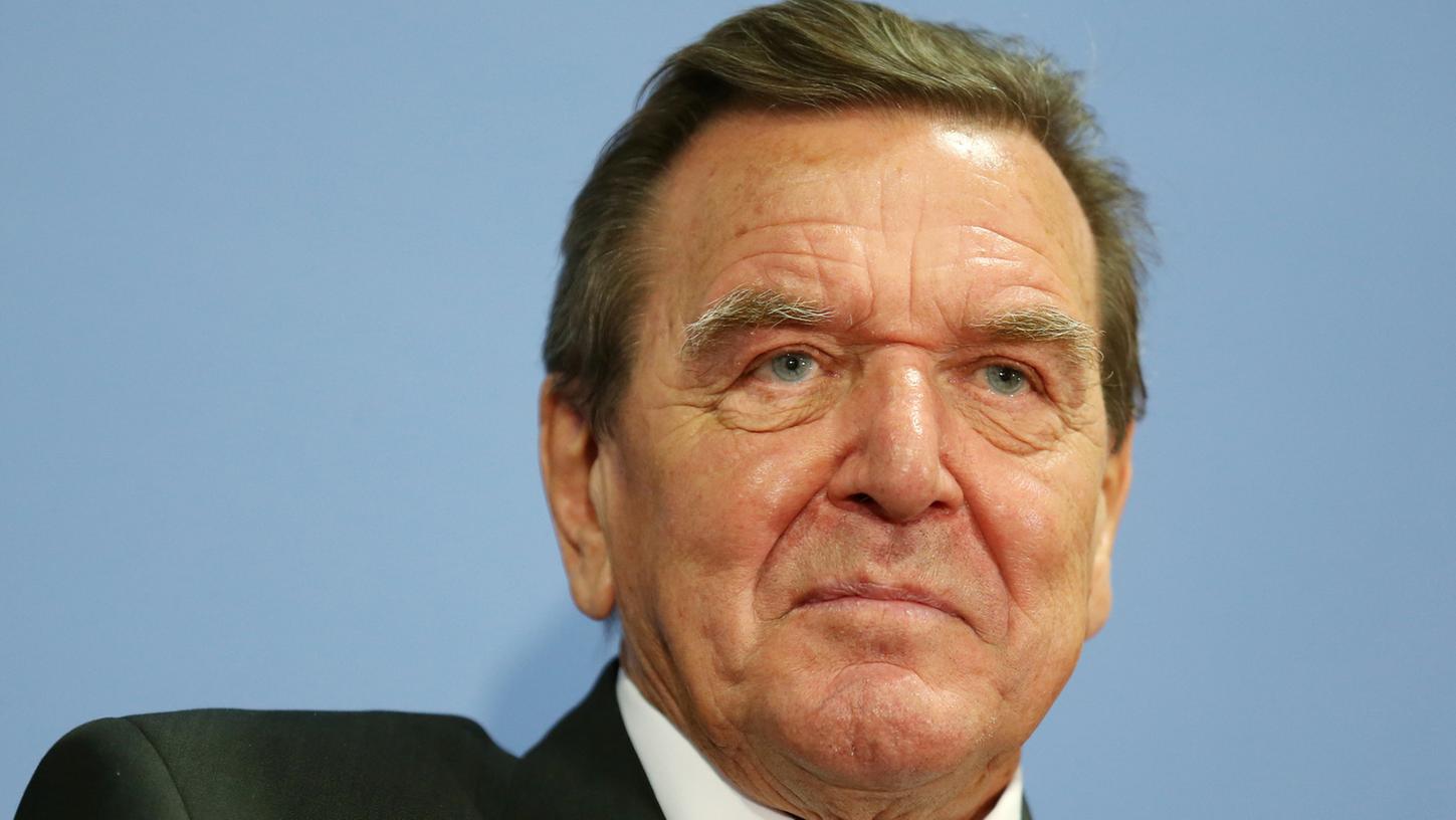 Altbundeskanzler Gerhard Schröder (SPD) soll in den Vorstand des halbstaatlichen russischen Ölkonzerns "Rosneft" aufgenommen werden.