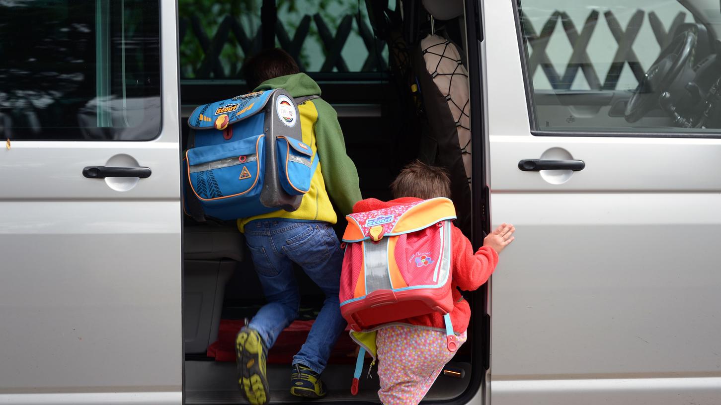 Elterntaxis sorgen für Chaos vor deutschen Schulen