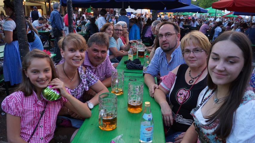 Dienstagnacht auf dem Neumarkter Jura-Volksfest 2017
