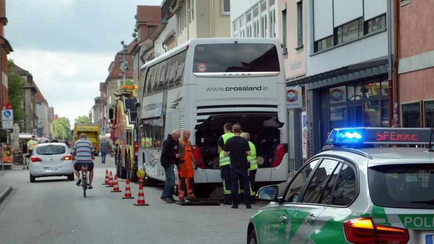  Geplatzter Bandbus-Motor sorgt für Verkehrschaos in Erlangen 