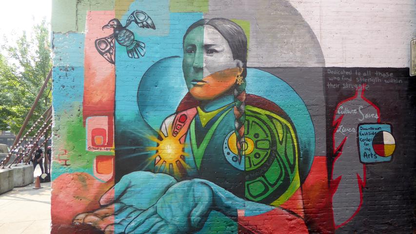 Street art: kreative Erinnerung an die Frauen der First Nation.