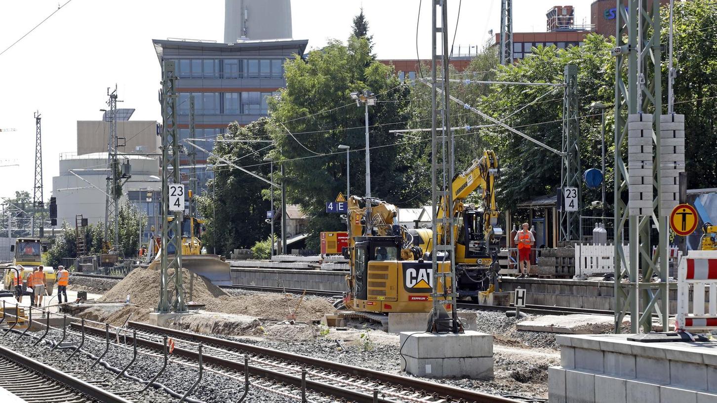 Erlangen: Bagger und Bautrupps machen Bahnhof fit