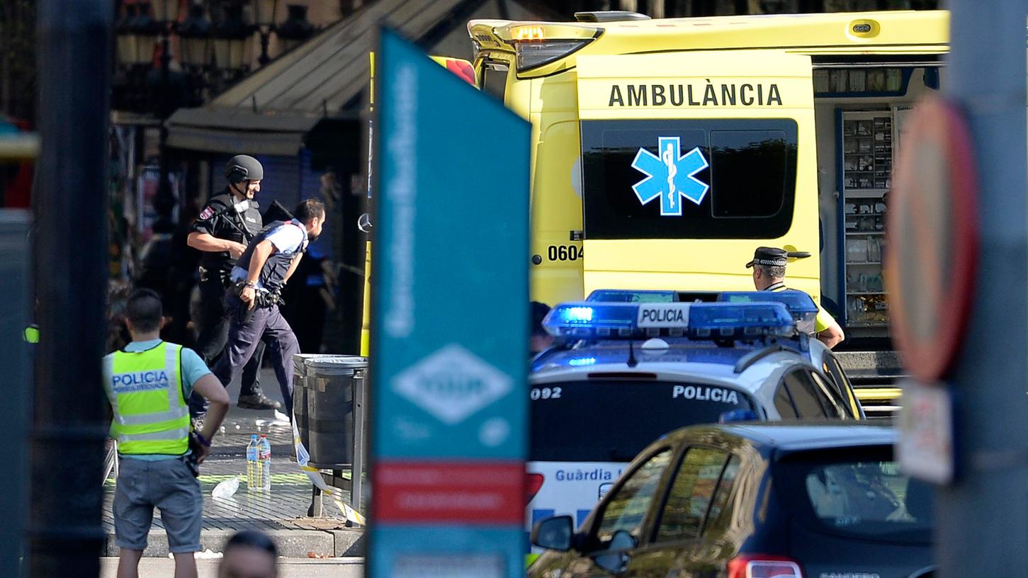 Die spanische Polizei spricht von einem Terroranschlag: Ein Van raste am Donnerstag in Barcelona in eine Menschengruppe. Mindestens zwölf Menschen sollen gestorben sein.