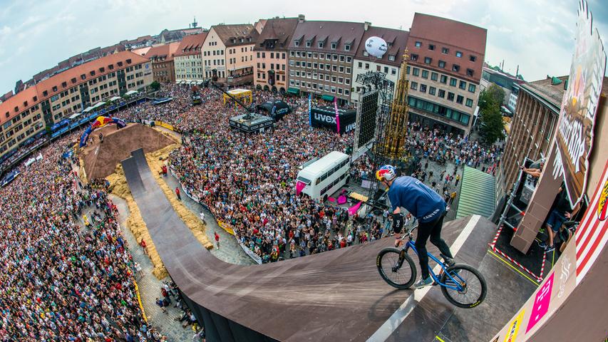 2011 fand dann der dritte District Ride in Nürnberg statt. Mit noch größeren Sprüngen und noch mehr Zuschauern.