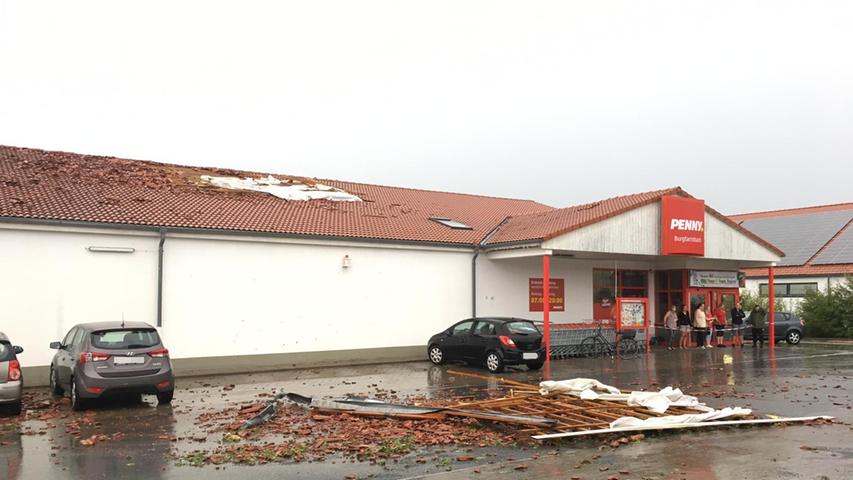 Unwetter zerstört Penny in Burgfarrnbach: Chaos in der Region