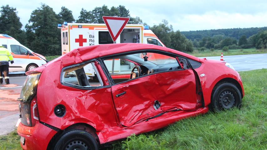 Bei starkem Unwetter: Verkehrsunfall mit Rettungswagen