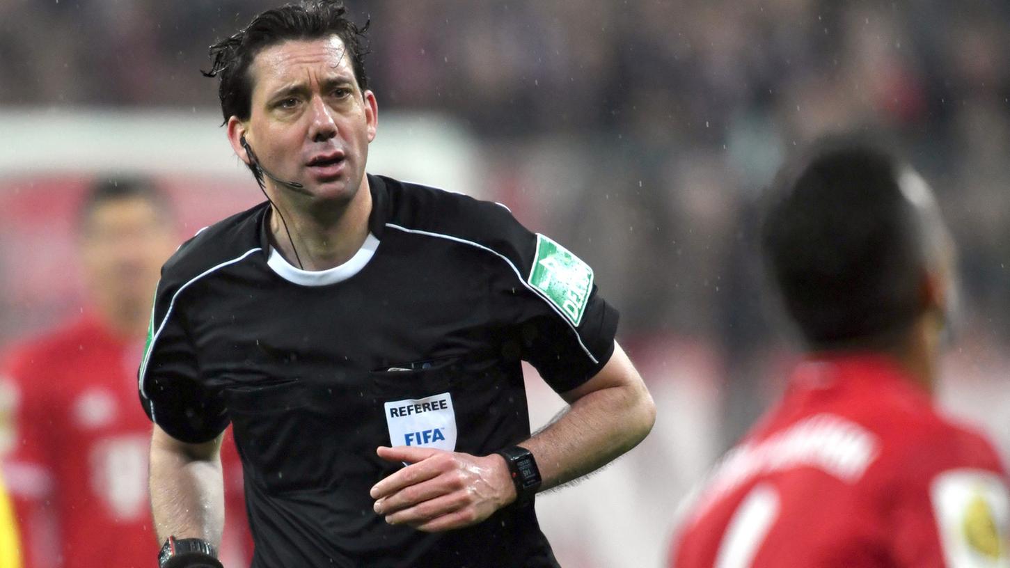 Manuel Gräfe kritisiert die ehemaligen DFB-Schiedsrichter-Chefs heftig.