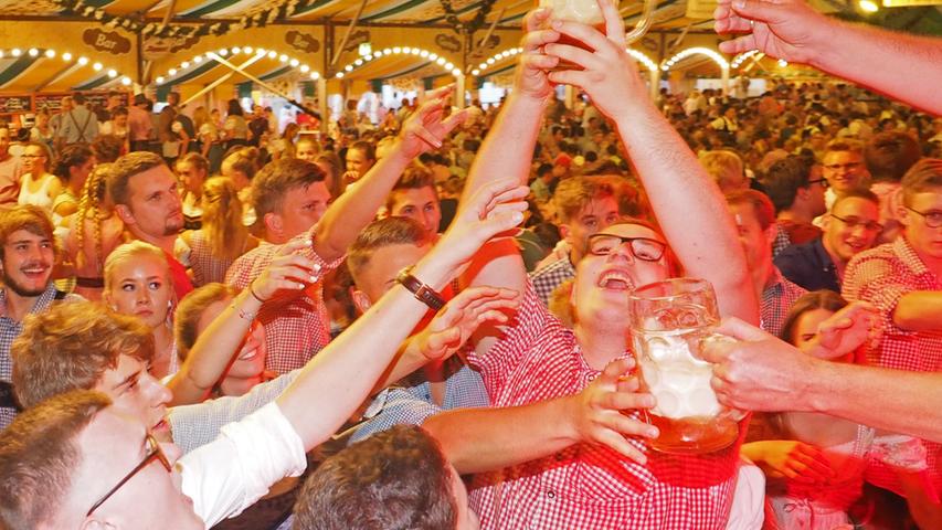 Bierprobe und beste Stimmung: Weißenburg feiert Kerwa 