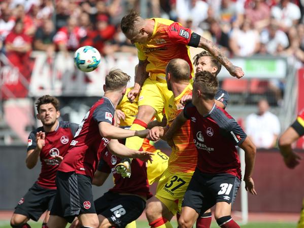 Da poltert's! Der Ex-Nürnberger wuchtete gegen den Club den Ball zwar ins Tor, markierte damit aber nicht Berlins Siegtreffer.