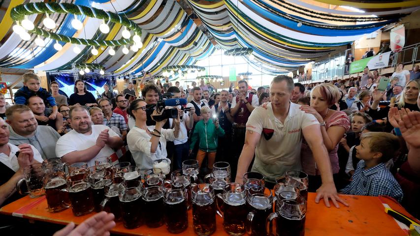 Weltrekord-Versuch im Maßenschleppen beim Jura-Volksfest 2017