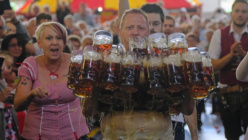 Weltrekord-Versuch im Maßenschleppen beim Jura-Volksfest 2017