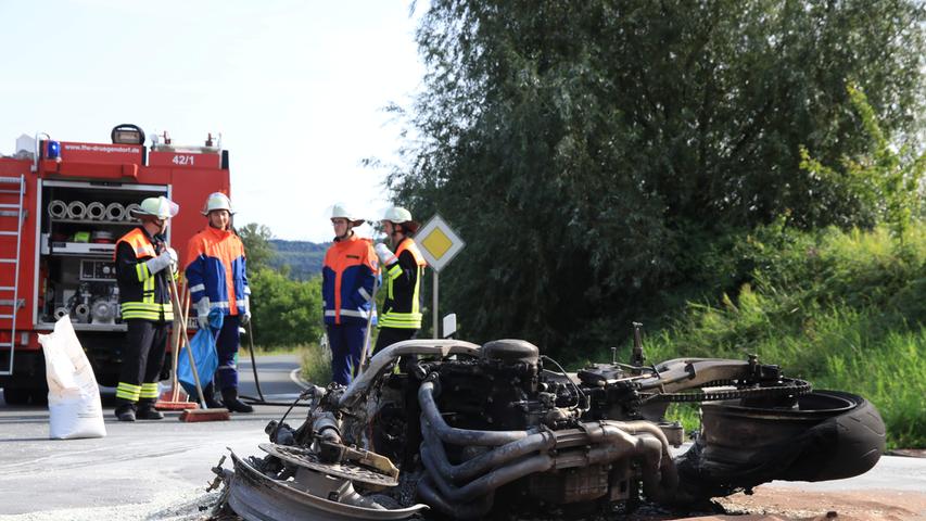 Ein Motorrad brannte bei Eggolsheim am Sonntagnachmittag komplett aus. Ein anderes wurde teilweise durch Flammen beschädigt. Personen verletzten sich bei dem Brand bei Drügendorf nicht.