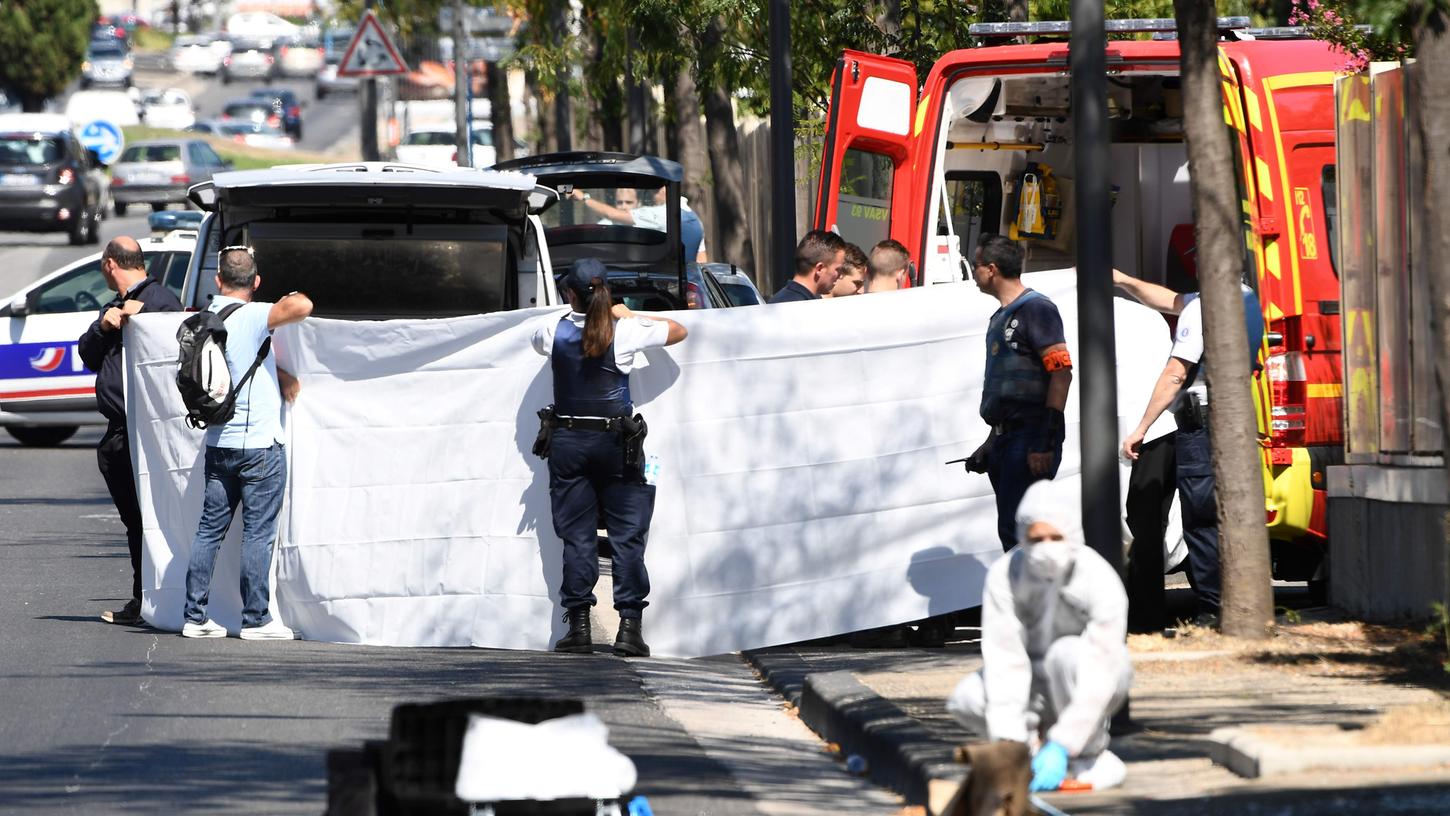 Marseille: Auto rast in Bushaltestelle - Frau stirbt