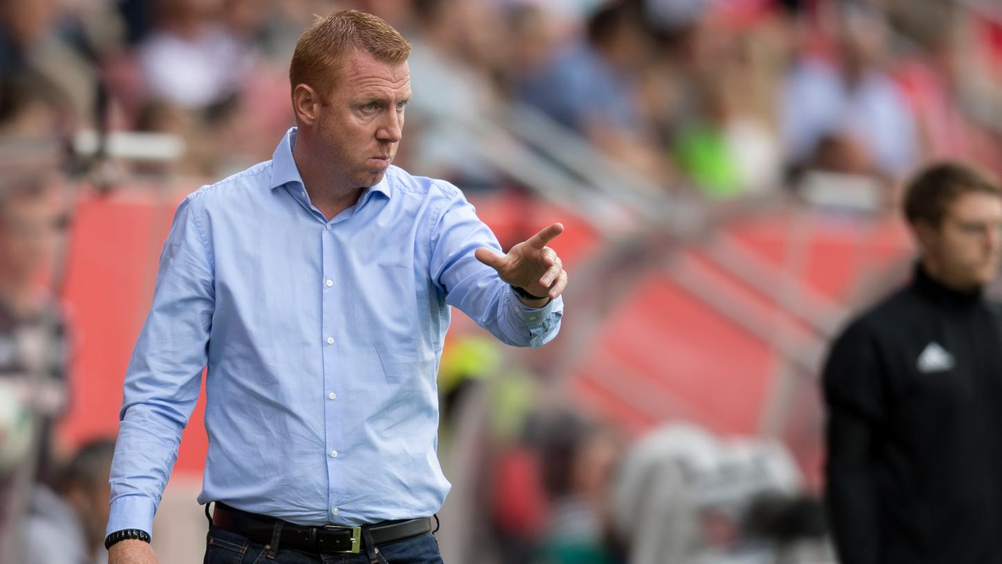 Ingolstadts Trainer Maik Walpurgis steht nach dem verkorksten Saisonstart bereits unter Druck.