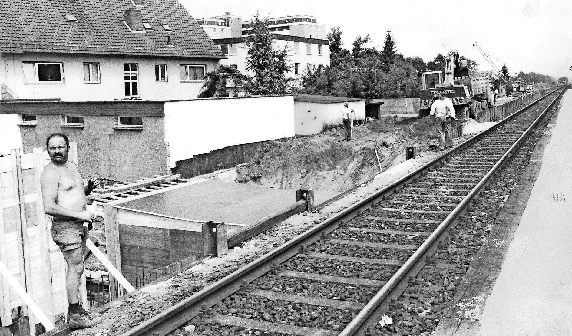 In Schwaig wird ein zweites S-Bahn-Gleis eingerichtet, denn den Zügen soll pro Richtung jeweils ein Gleis zur Verfügung stehen.