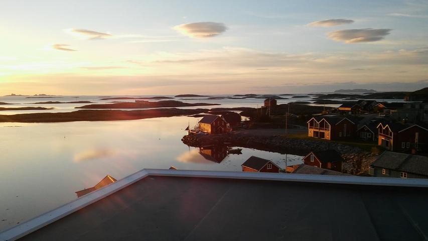 Auf seiner Dachterrasse kann man die Mitternachtssonne bei einen Draußenbier genießen. "Utepils" nennt es der Norweger.
