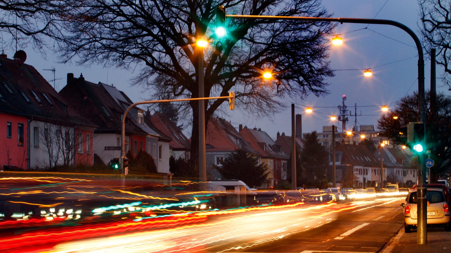 Grüne Ampeln sind in Nürnberg Mangelware. Viele Autofahrer sind deshalb genervt.