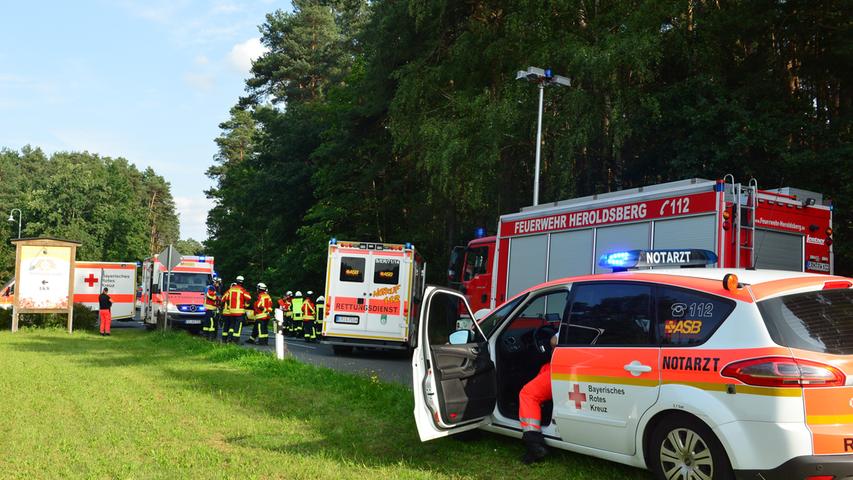 Drei Personen verletzt: Schwerer Unfall am Wehrwiesenweg