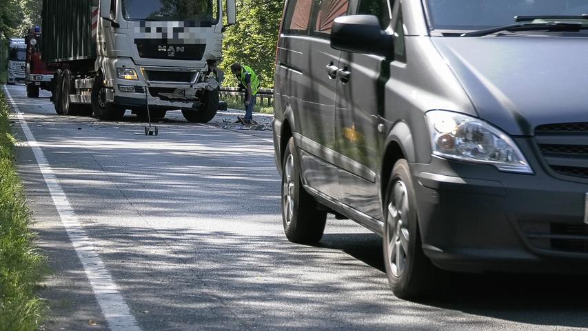 Tödlicher Unfall bei Zell am Main: Biker stößt mit Lkw zusammen