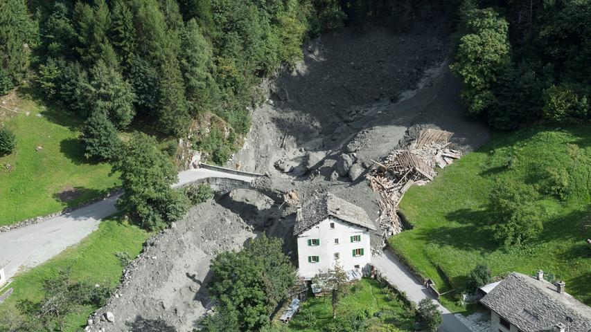 Nach Erdrutsch in der Schweiz: Menschen in Bondo bangen um ihr Dorf