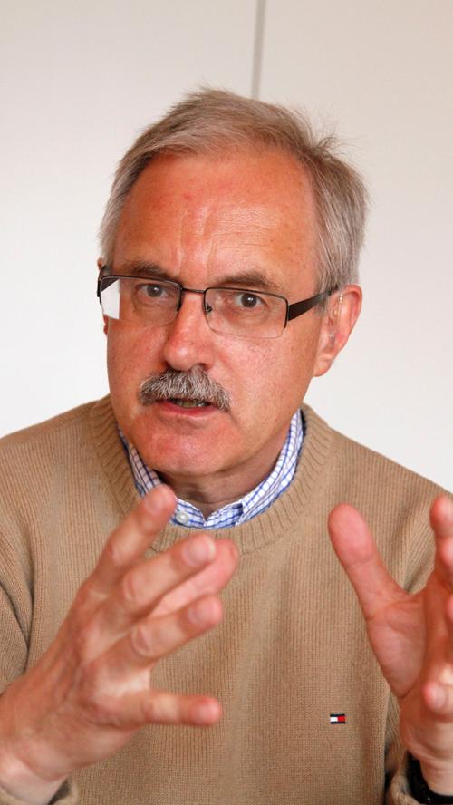 Der Nürnberger SPD-Politiker Günter Gloser war von 1994 bis 2013 Mitglied des Bundestages. 2005 bis 2009 gehörte er der Regierung als Staatsministers für Europa im Auswärtigen Amt an. Von 1997 bis 2004 war er Vorsitzender des SPD-Unterbezirks Nürnberg.