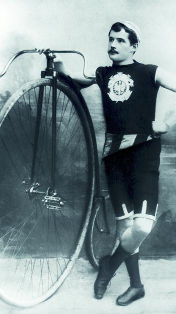 Gerade noch in unser Ranking schafft es auch die Familie Sachs. Das Foto zeigt Pionier Ernst Sachs als Hochradfahrer.