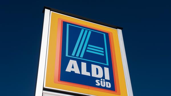 Die Familien Albrecht und Heister besitzen den anderen Teil von Aldi. Mit Aldi Süd stockten sie ihr Vermögen um 0,3 Milliarden Euro auf. Vermögen: 21,8 Mrd. Euro (+0,3 Mrd.)