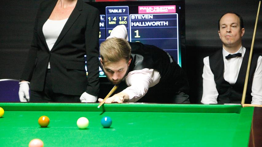 Snooker-Stars in Fürth: Volle Konzentration beim Paul Hunter Classic