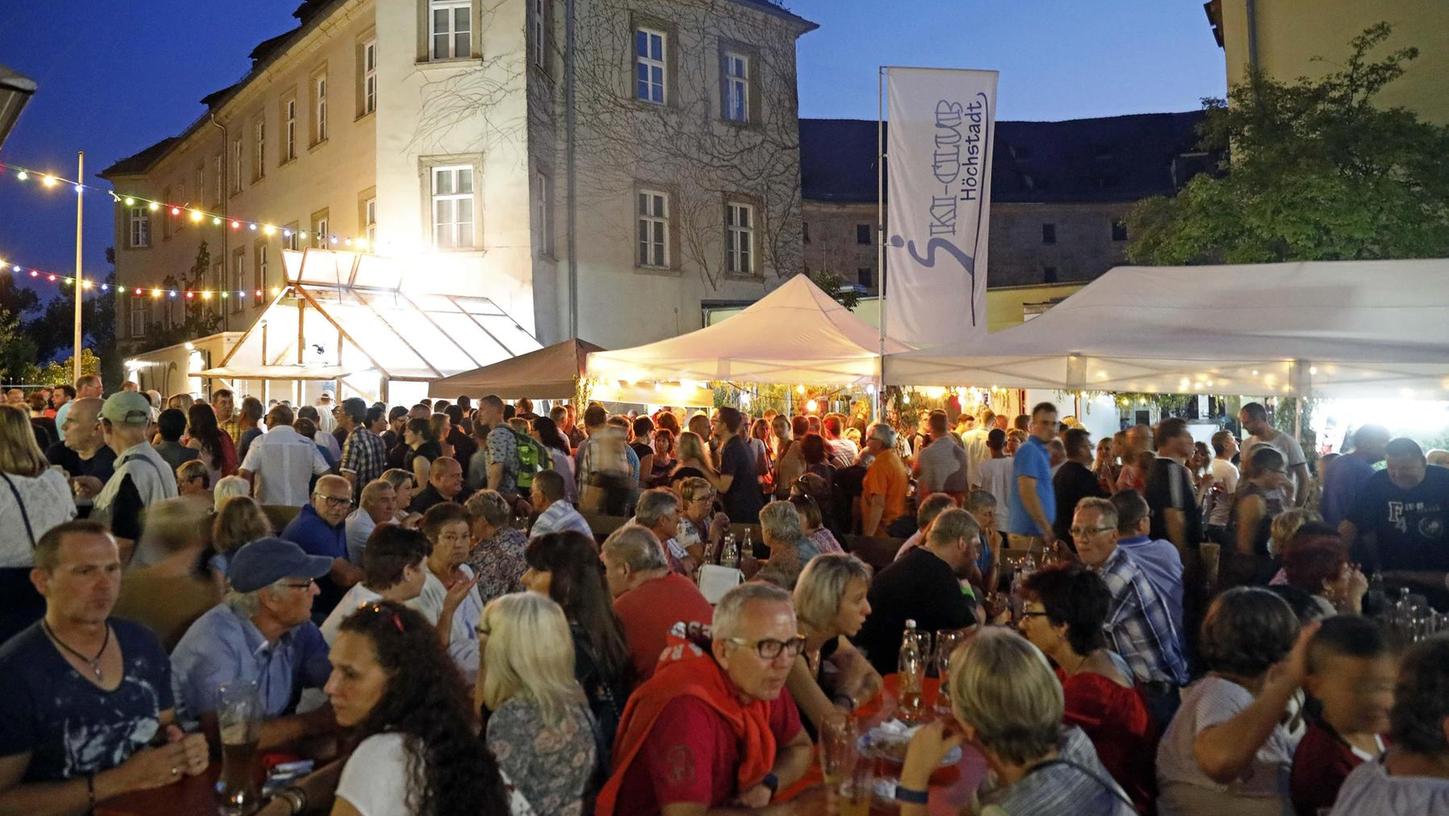 Donnergrollen beeindruckt Höchstadter Altstadtfest wenig