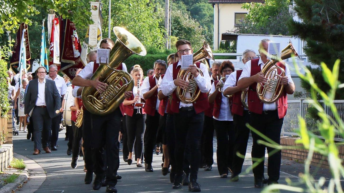 Röttenbacher Blasmusik feiert 35-jähriges Bestehen
