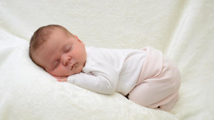Die kleine Selma kam am 1. August in der Klinik Hallerwiese zur Welt. Bei ihrer Geburt wog sie 3650 Gramm und maß 53 Zentimeter.